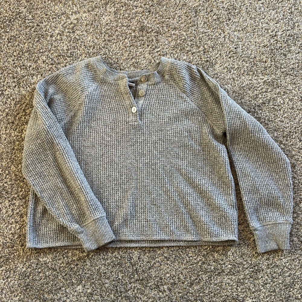 Old Navy Knit Long Sleeve shirt